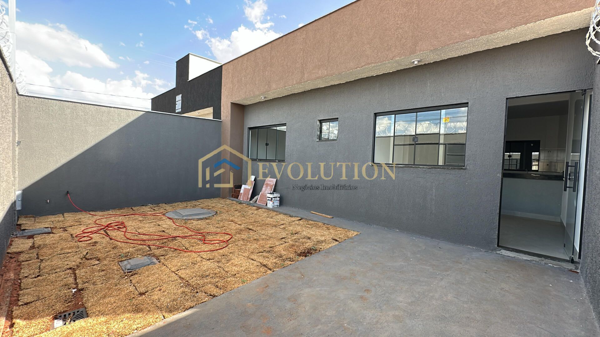 Casa à venda com 2 quartos, 69m² - Foto 1