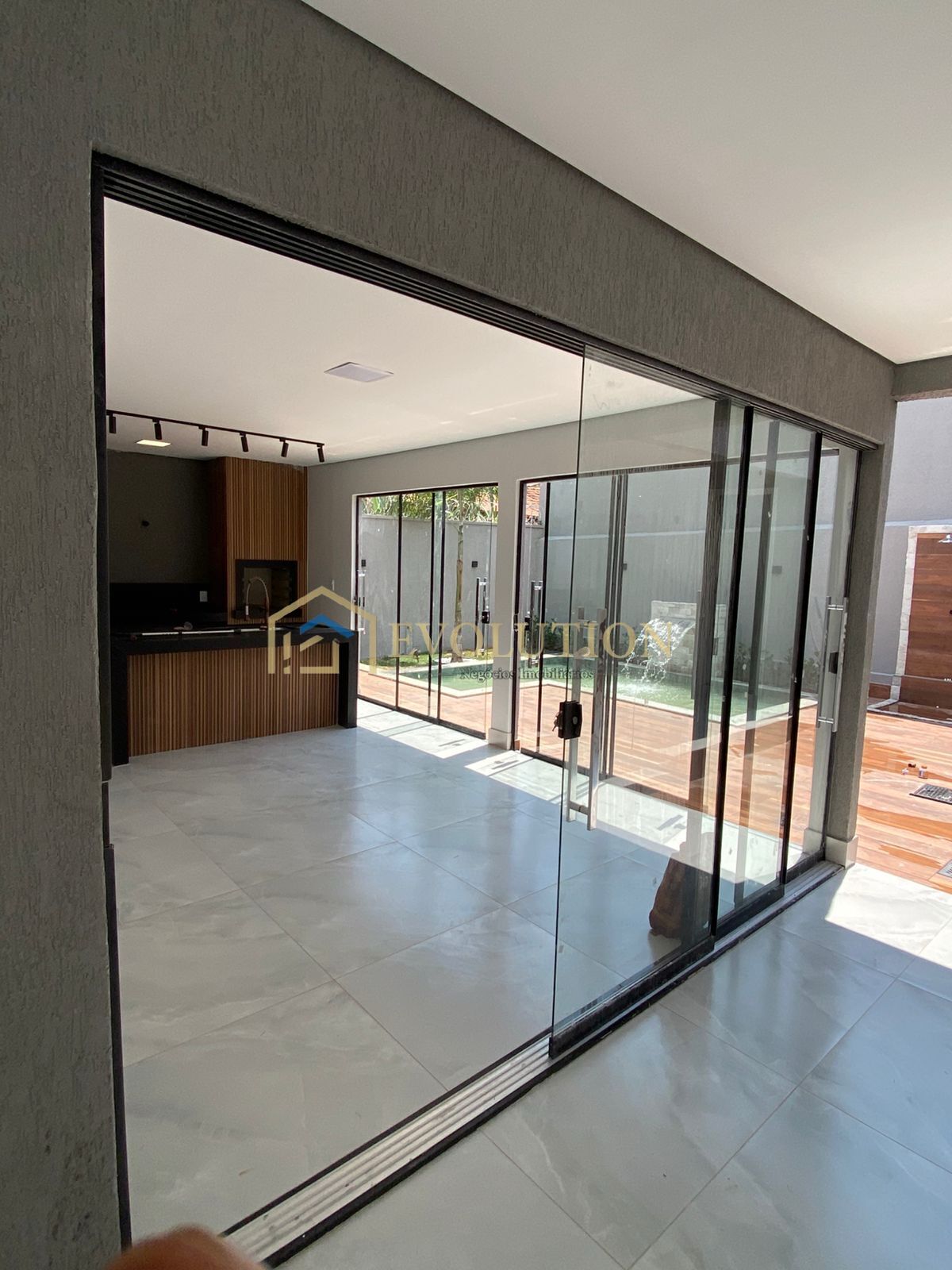 Casa, 4 quartos, 214 m² - Foto 1