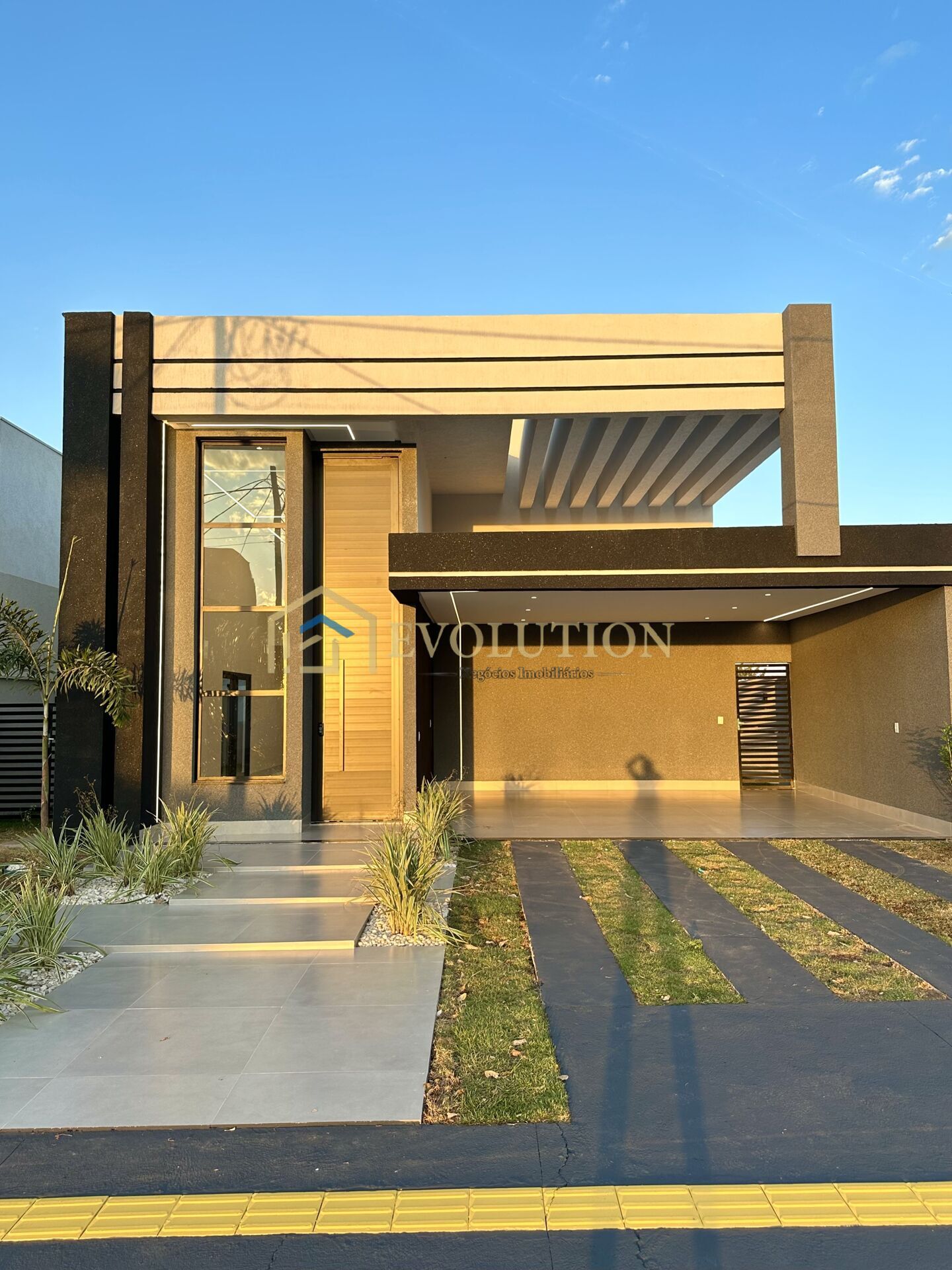 Casa à venda com 3 quartos, 175m² - Foto 2