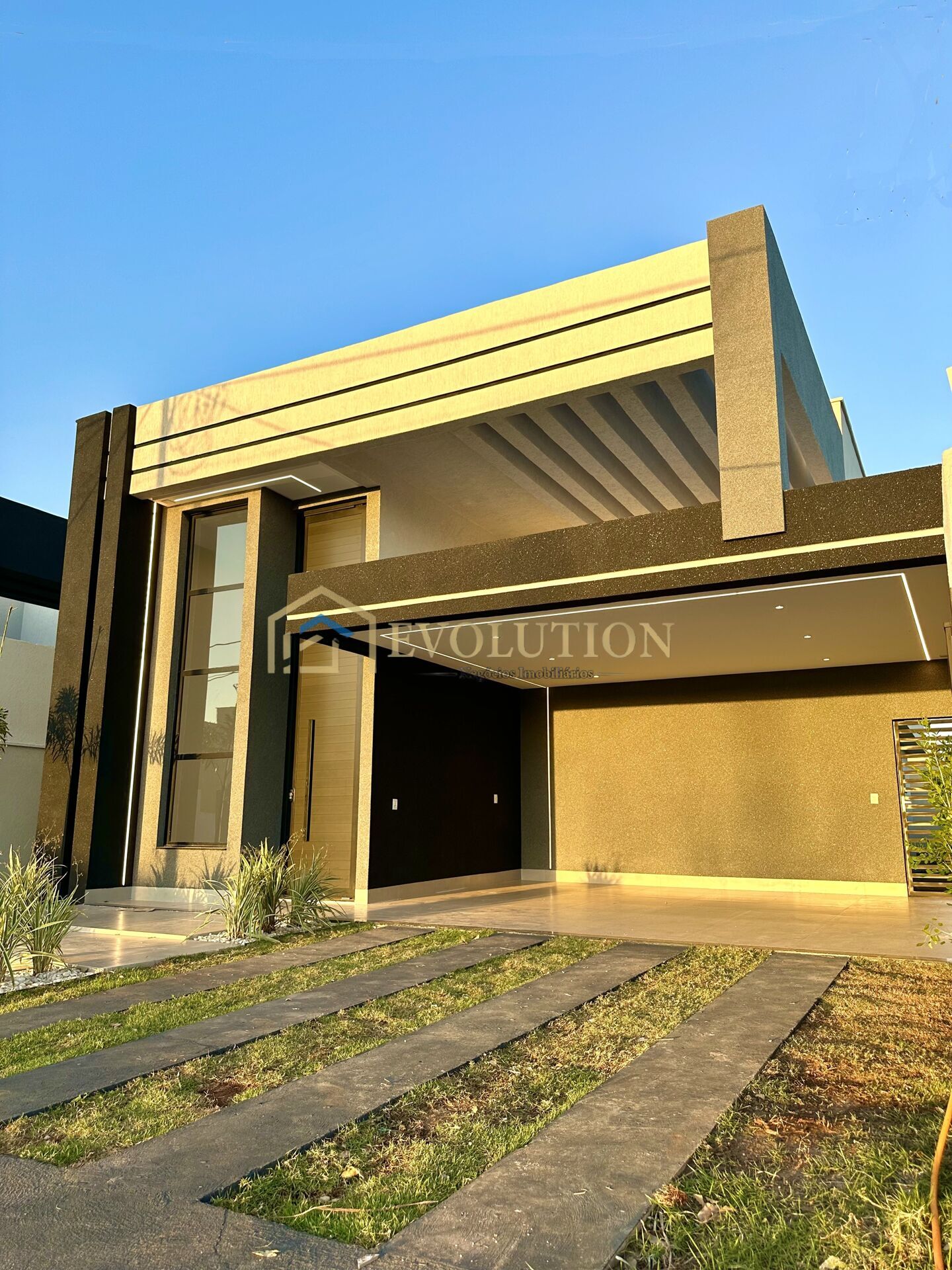 Casa à venda com 3 quartos, 175m² - Foto 1