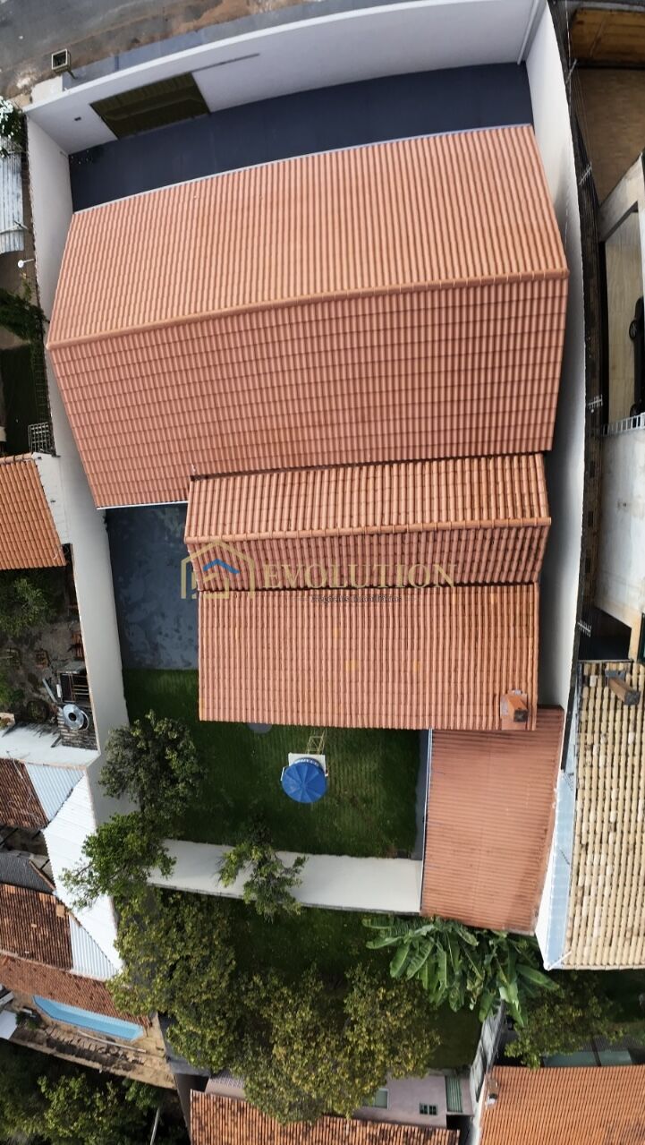 Casa à venda com 3 quartos, 220m² - Foto 1