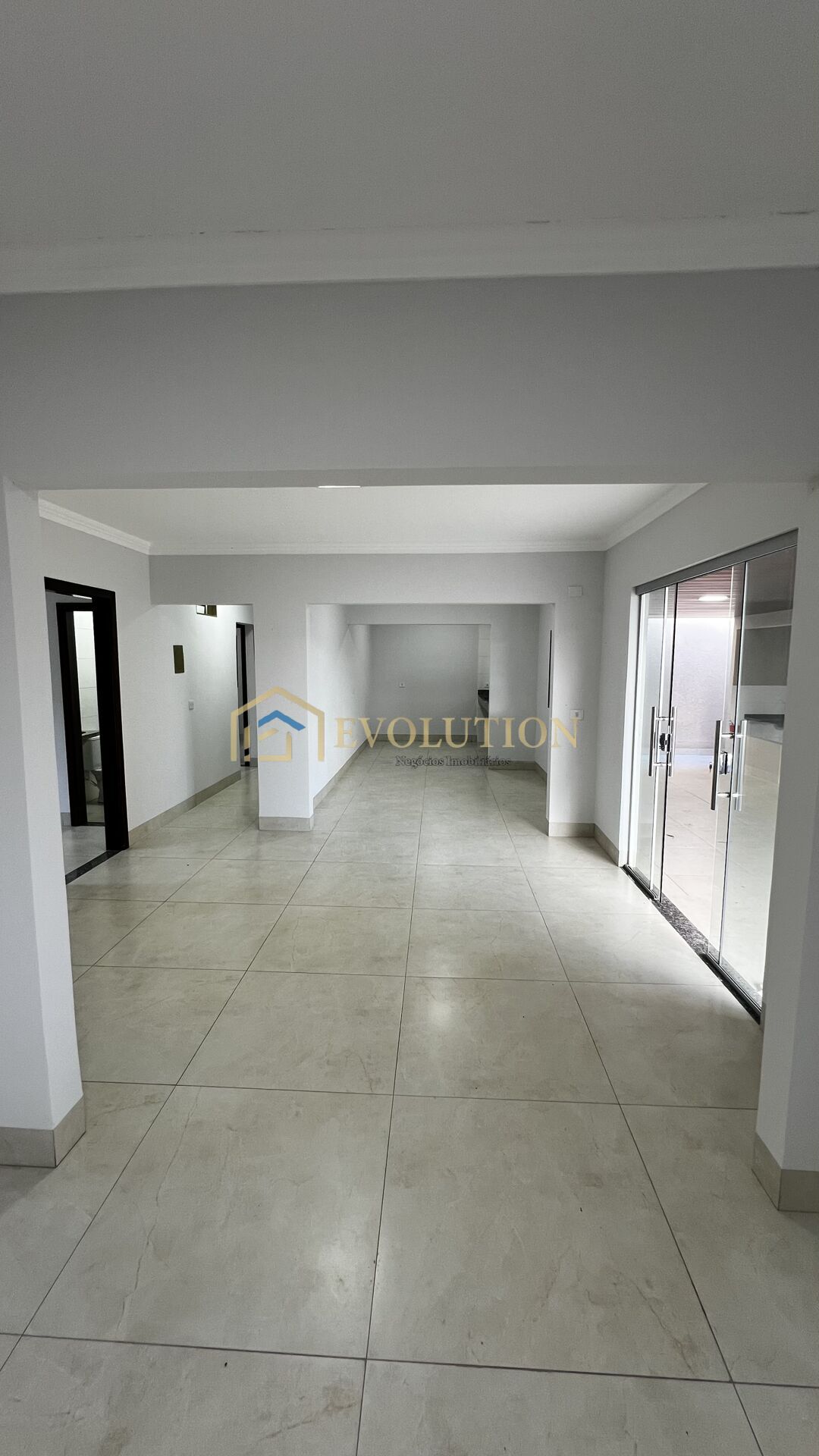 Casa à venda com 3 quartos, 220m² - Foto 10