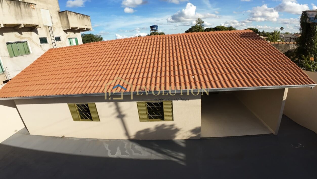Casa à venda com 3 quartos, 220m² - Foto 2