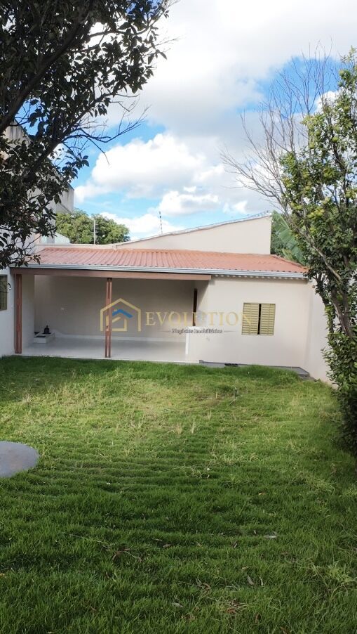 Casa à venda com 3 quartos, 220m² - Foto 4