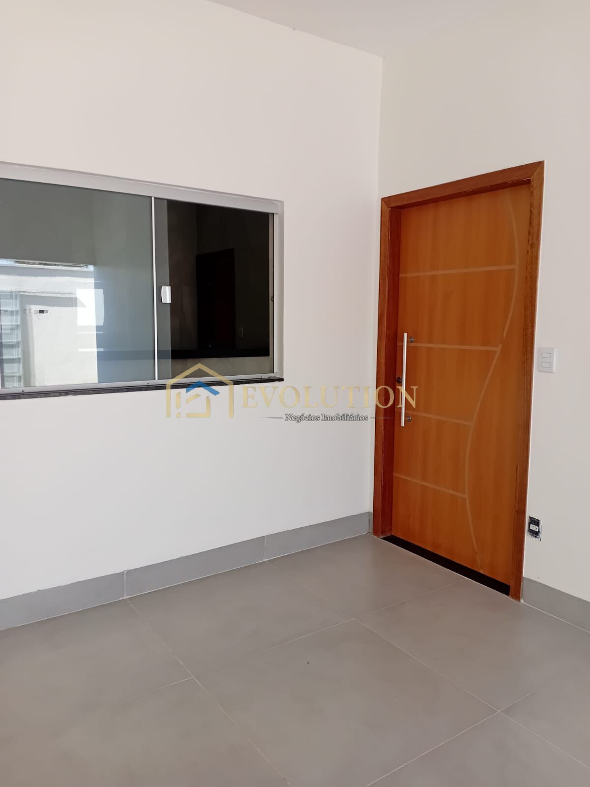 Casa à venda com 3 quartos, 106m² - Foto 1