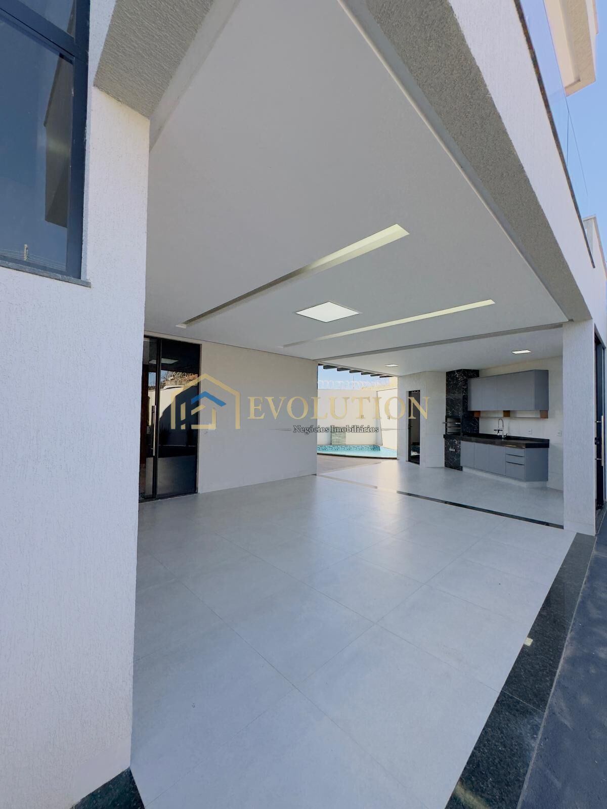 Sobrado à venda com 3 quartos, 212m² - Foto 3