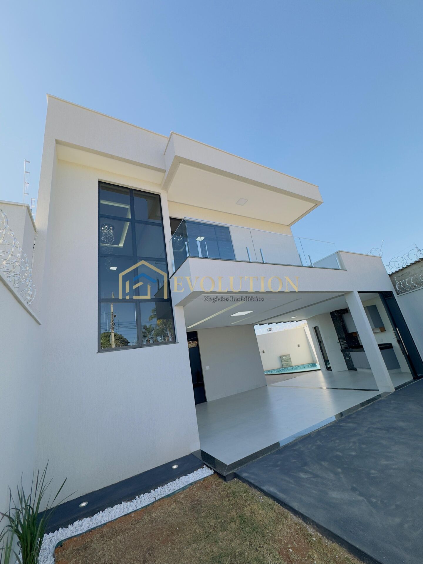 Sobrado à venda com 3 quartos, 212m² - Foto 2