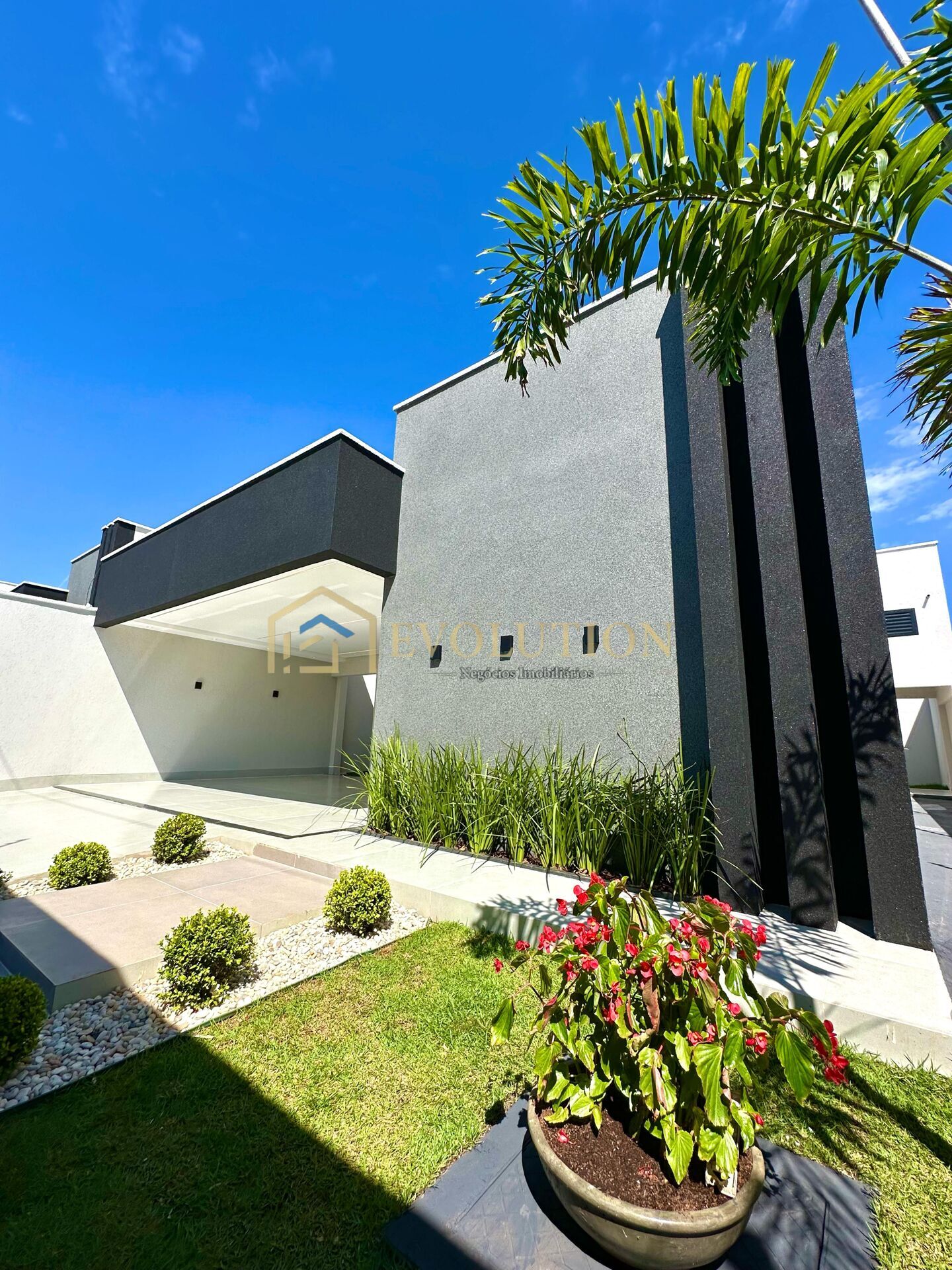 Casa à venda com 3 quartos, 124m² - Foto 1