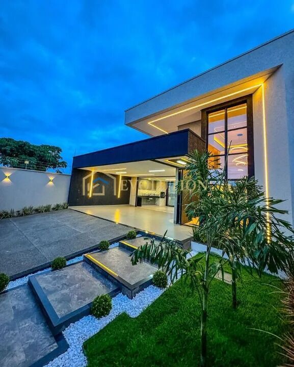 Casa à venda com 4 quartos, 238m² - Foto 1
