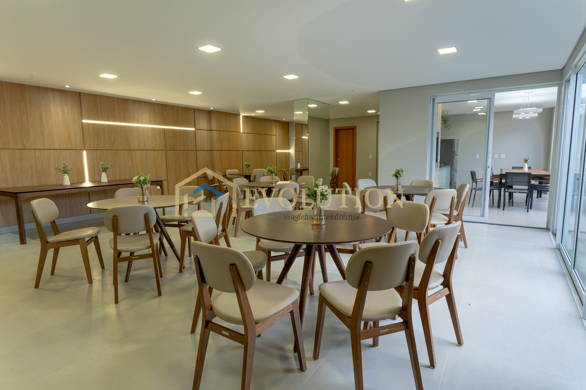 Apartamento à venda com 3 quartos, 71m² - Foto 2