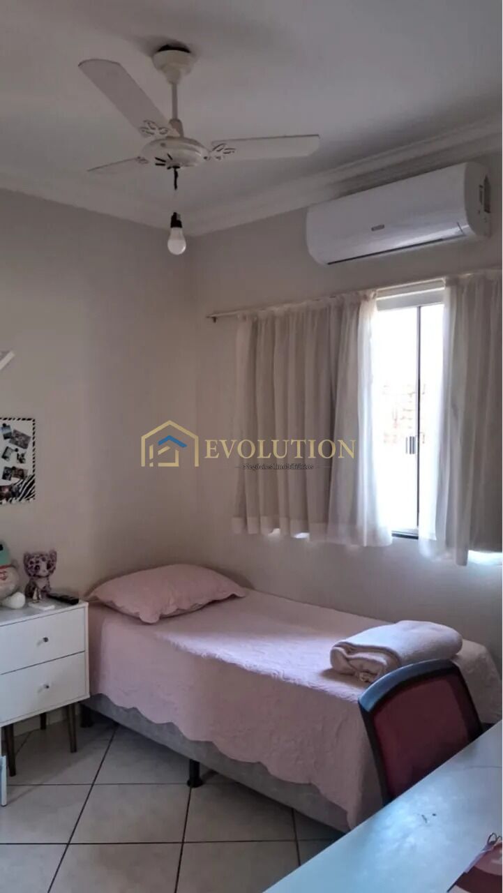Casa à venda com 3 quartos, 300m² - Foto 6