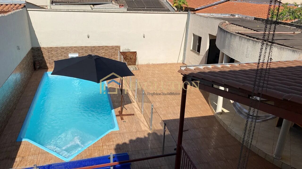 Casa à venda com 3 quartos, 300m² - Foto 15