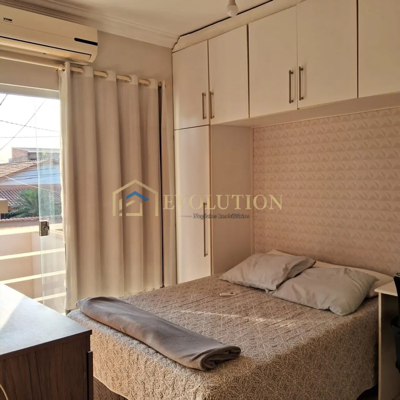 Casa à venda com 3 quartos, 300m² - Foto 8