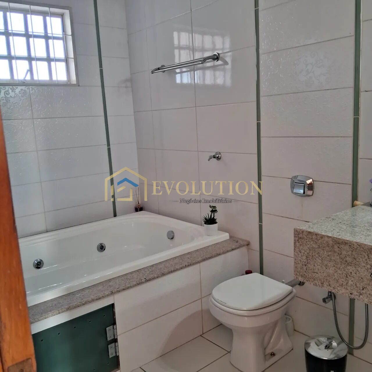 Casa à venda com 3 quartos, 300m² - Foto 9
