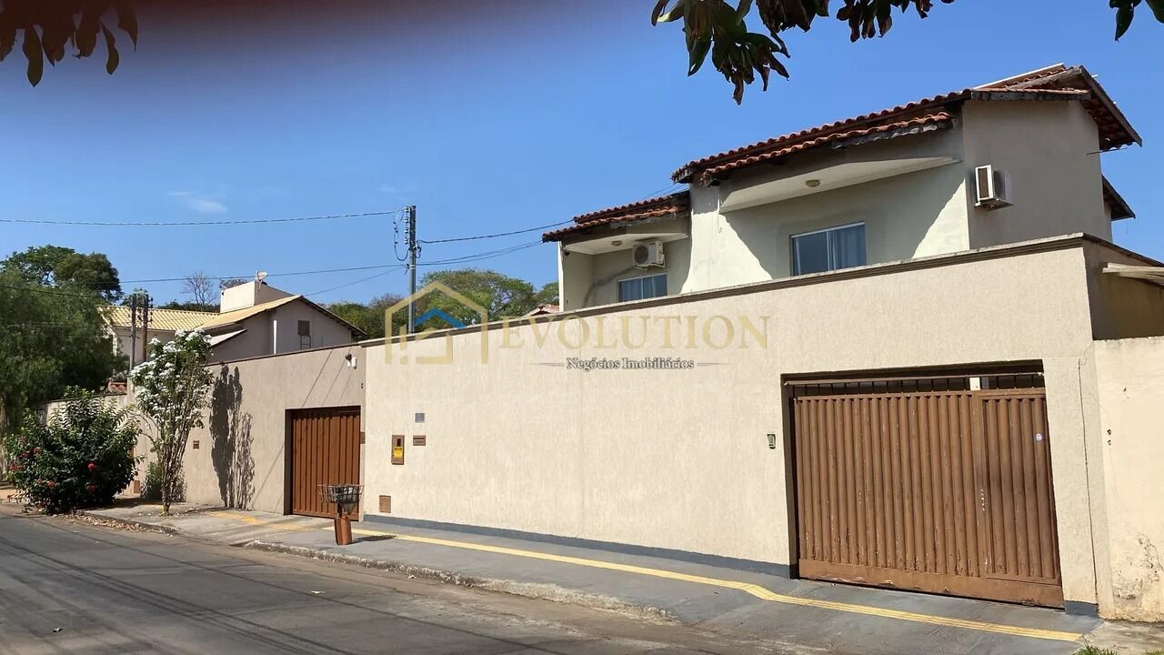 Casa à venda com 3 quartos, 300m² - Foto 2