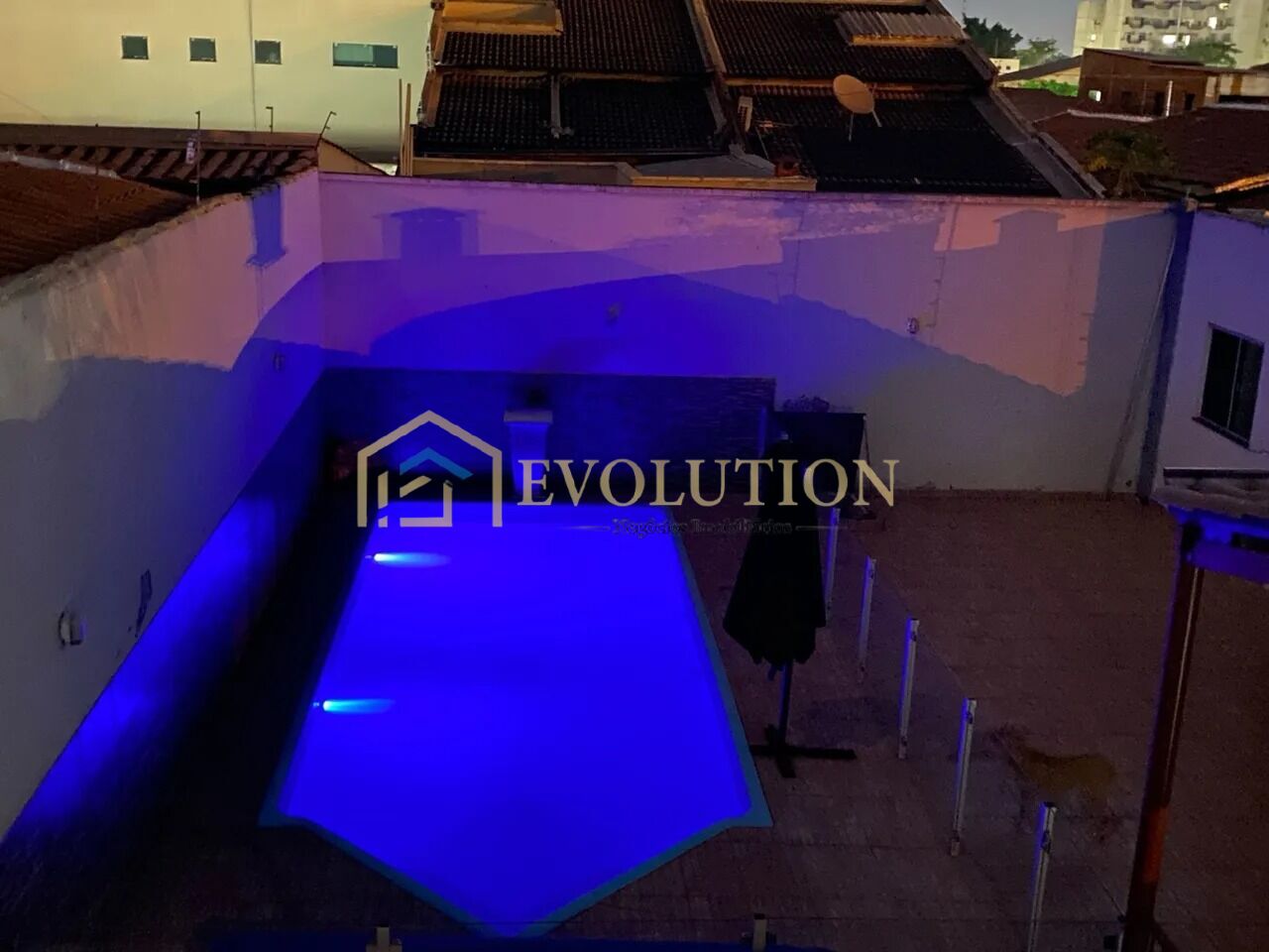 Casa à venda com 3 quartos, 300m² - Foto 17