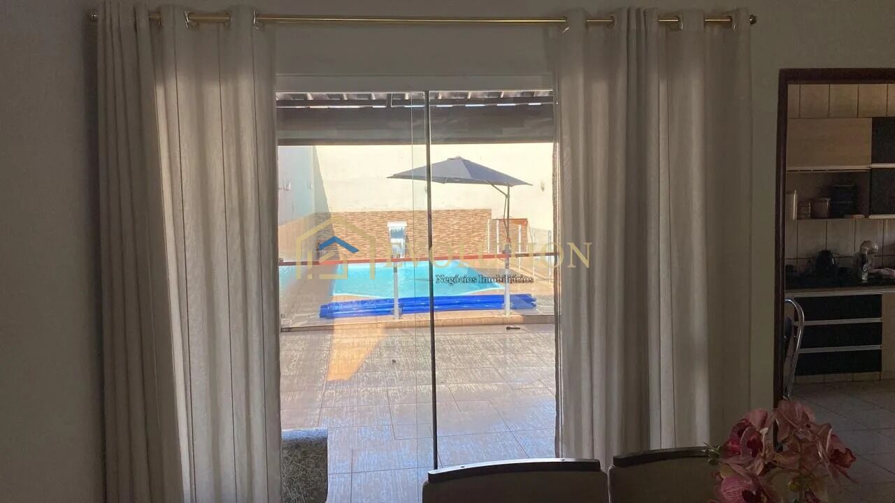Casa à venda com 3 quartos, 300m² - Foto 14