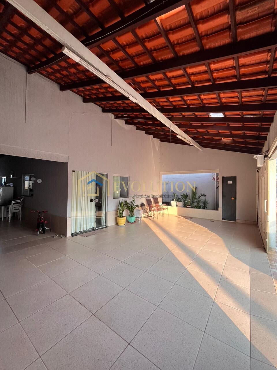 Casa à venda com 2 quartos, 180m² - Foto 1