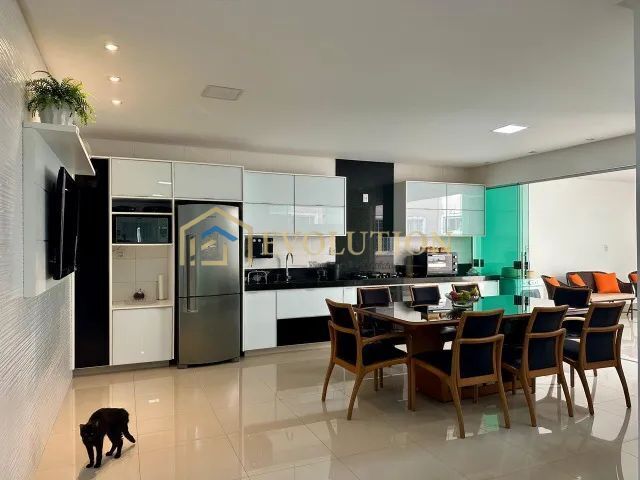 Casa à venda com 3 quartos, 201m² - Foto 1