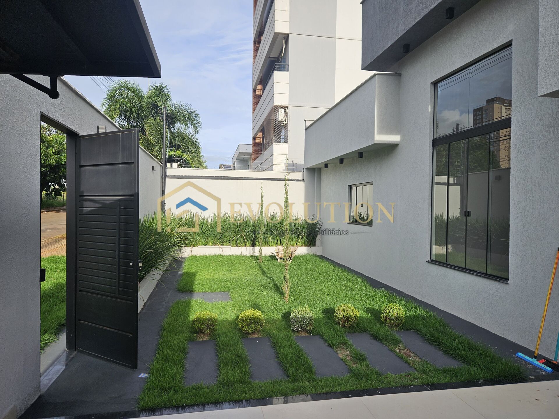 Casa à venda com 3 quartos, 212m² - Foto 4