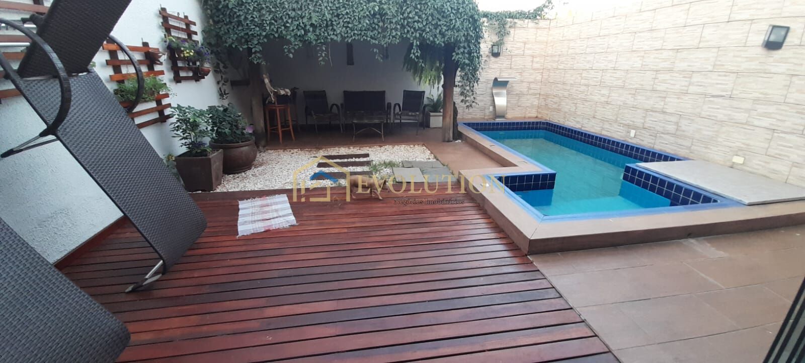 Sobrado à venda com 3 quartos, 165m² - Foto 1