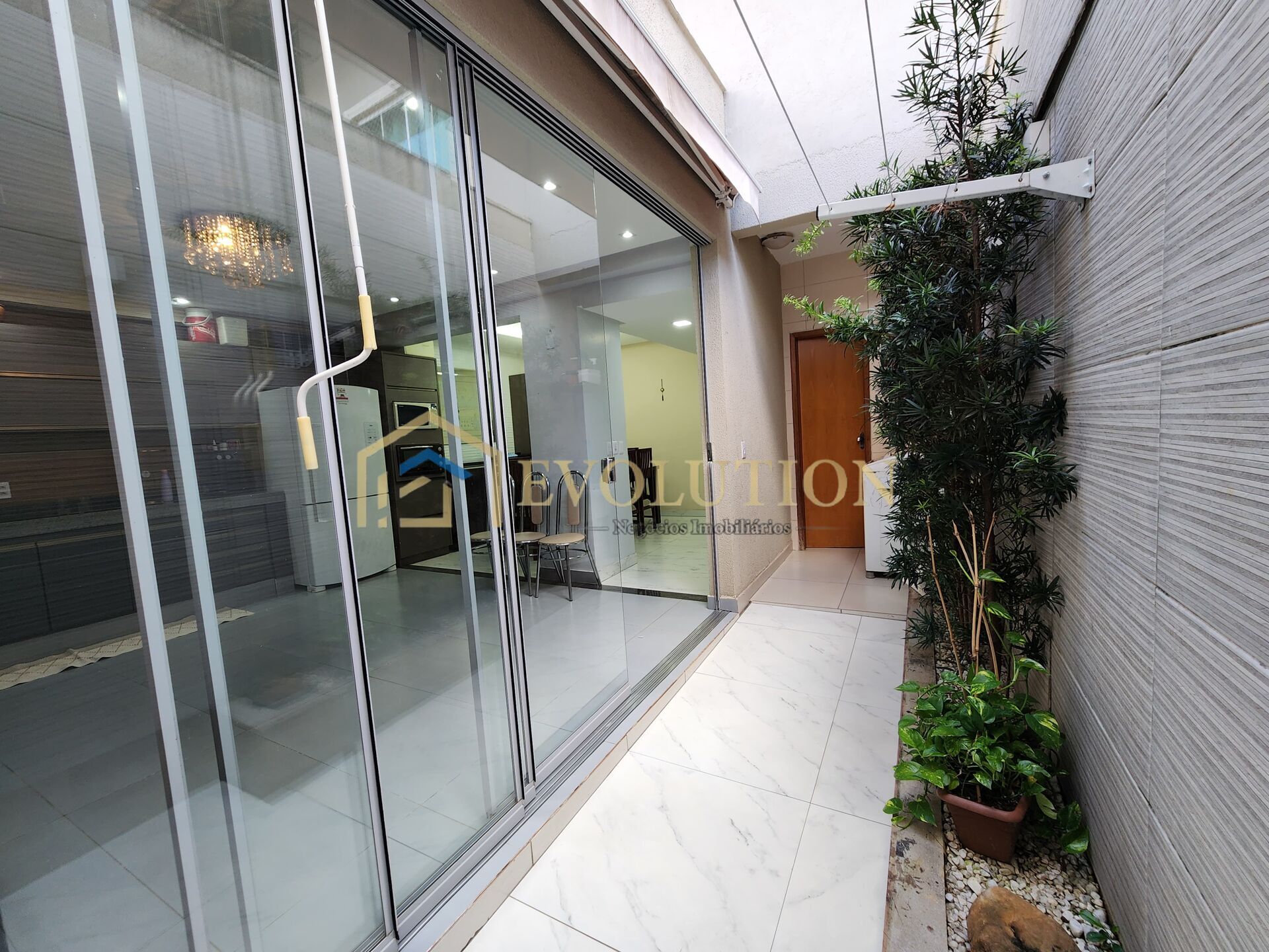 Casa de Condomínio à venda com 3 quartos, 156m² - Foto 2