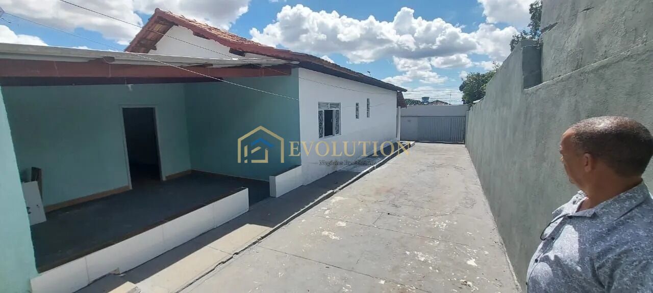 Casa à venda com 3 quartos, 406m² - Foto 1