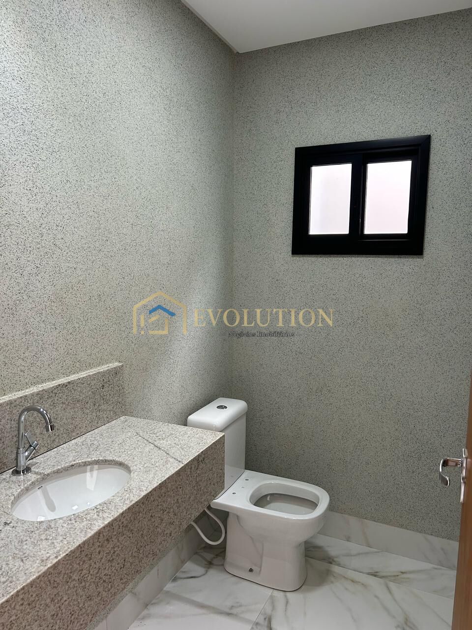 Casa à venda com 3 quartos, 202m² - Foto 4