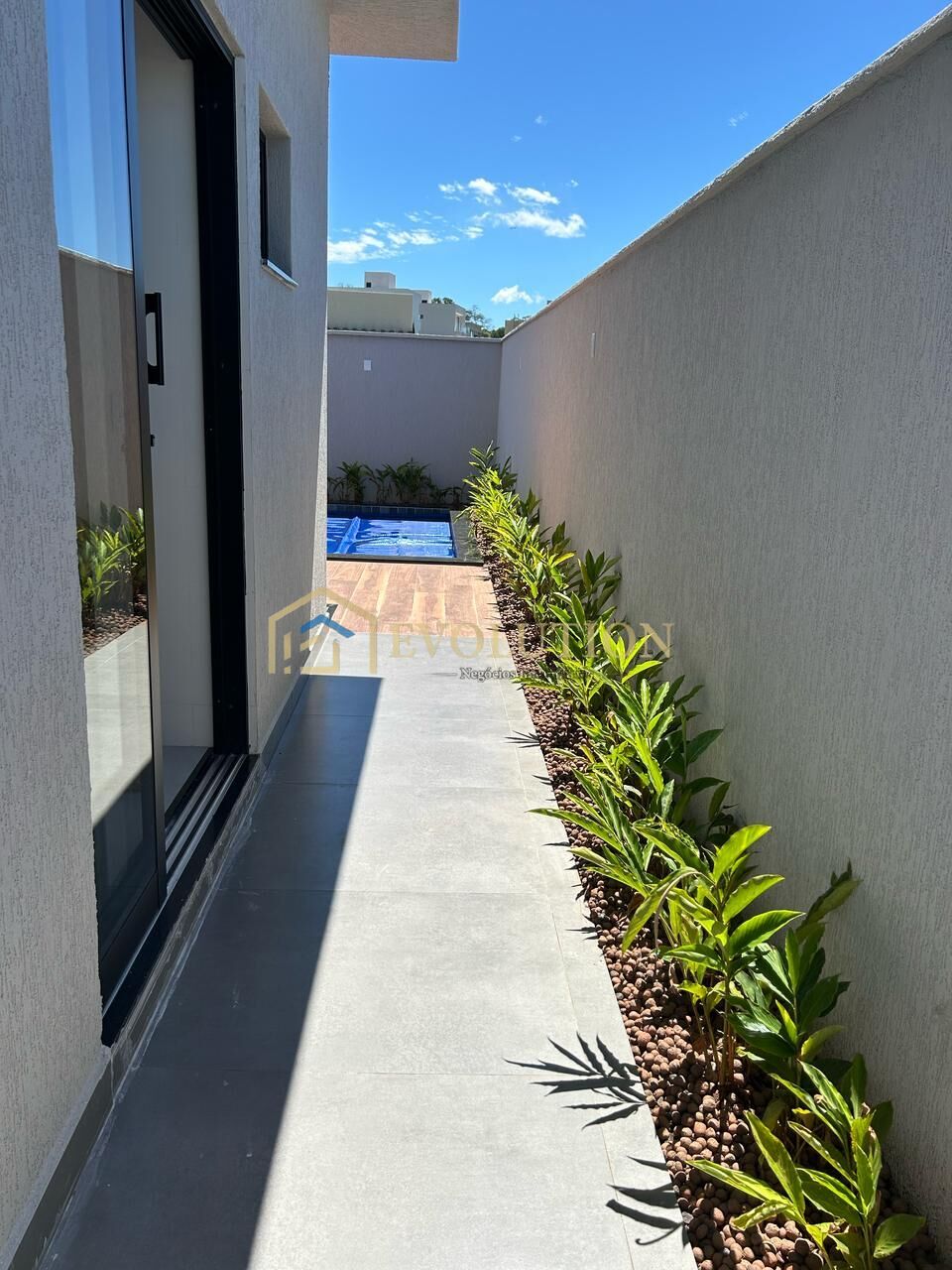 Casa à venda com 3 quartos, 202m² - Foto 3