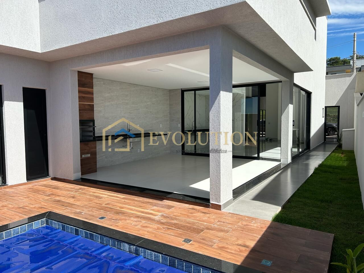 Casa à venda com 3 quartos, 202m² - Foto 2