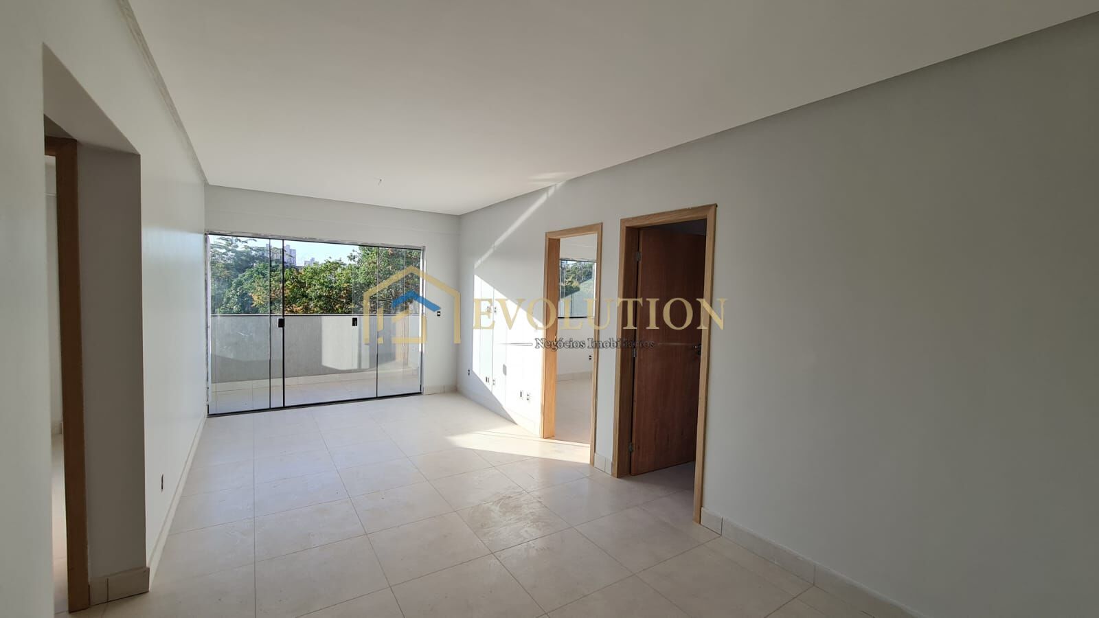 Apartamento à venda com 3 quartos, 82m² - Foto 1
