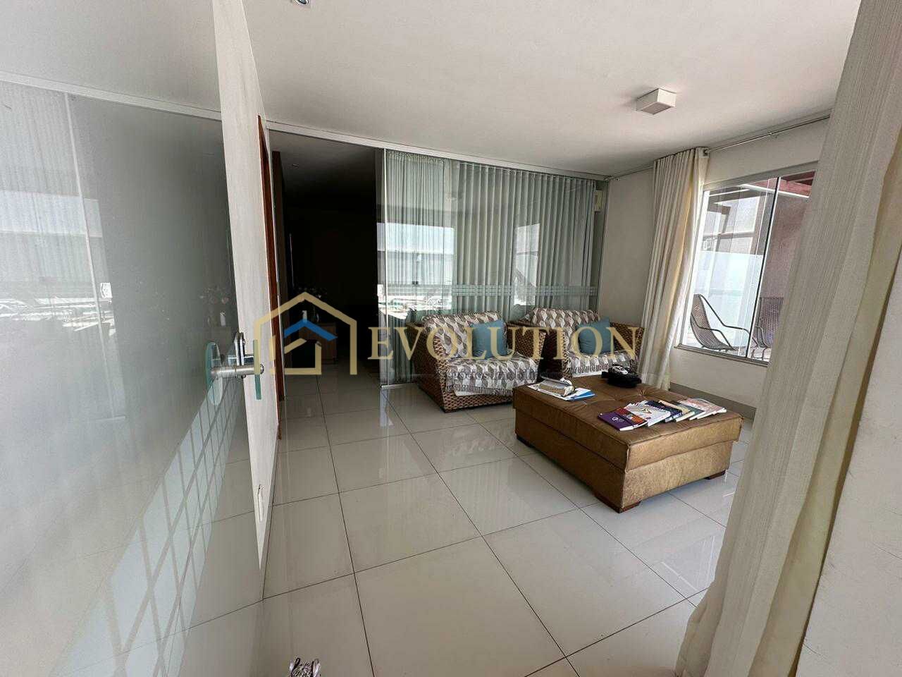 Casa à venda com 4 quartos, 380m² - Foto 2
