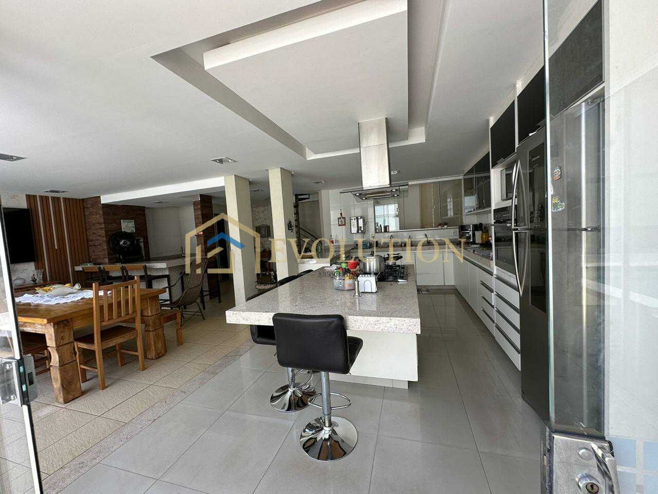 Casa à venda com 4 quartos, 380m² - Foto 4