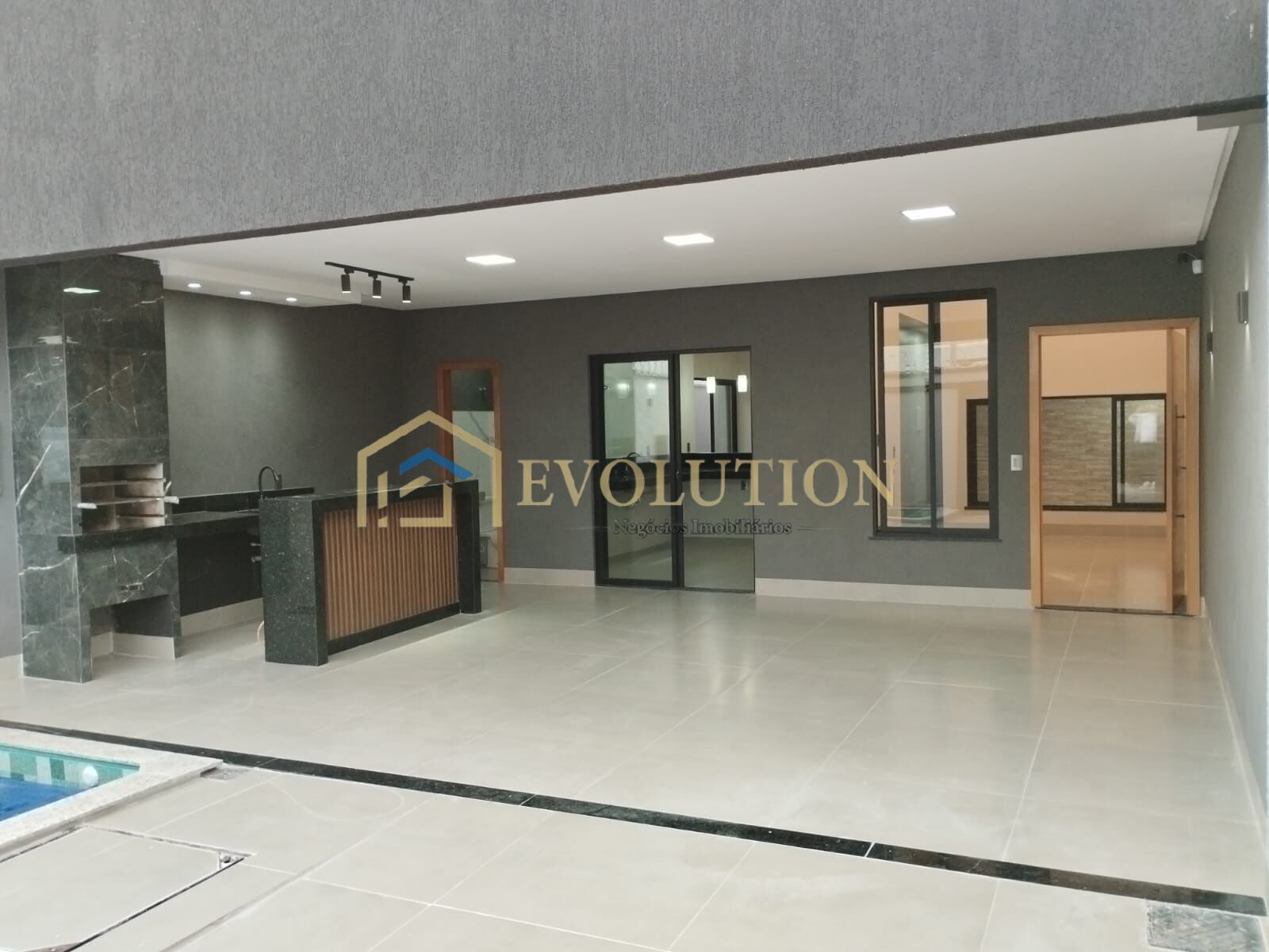 Casa à venda com 3 quartos, 126m² - Foto 2