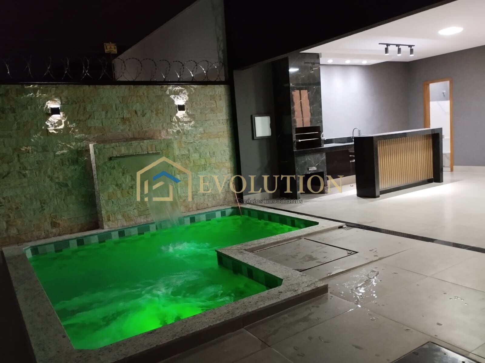 Casa à venda com 3 quartos, 126m² - Foto 4