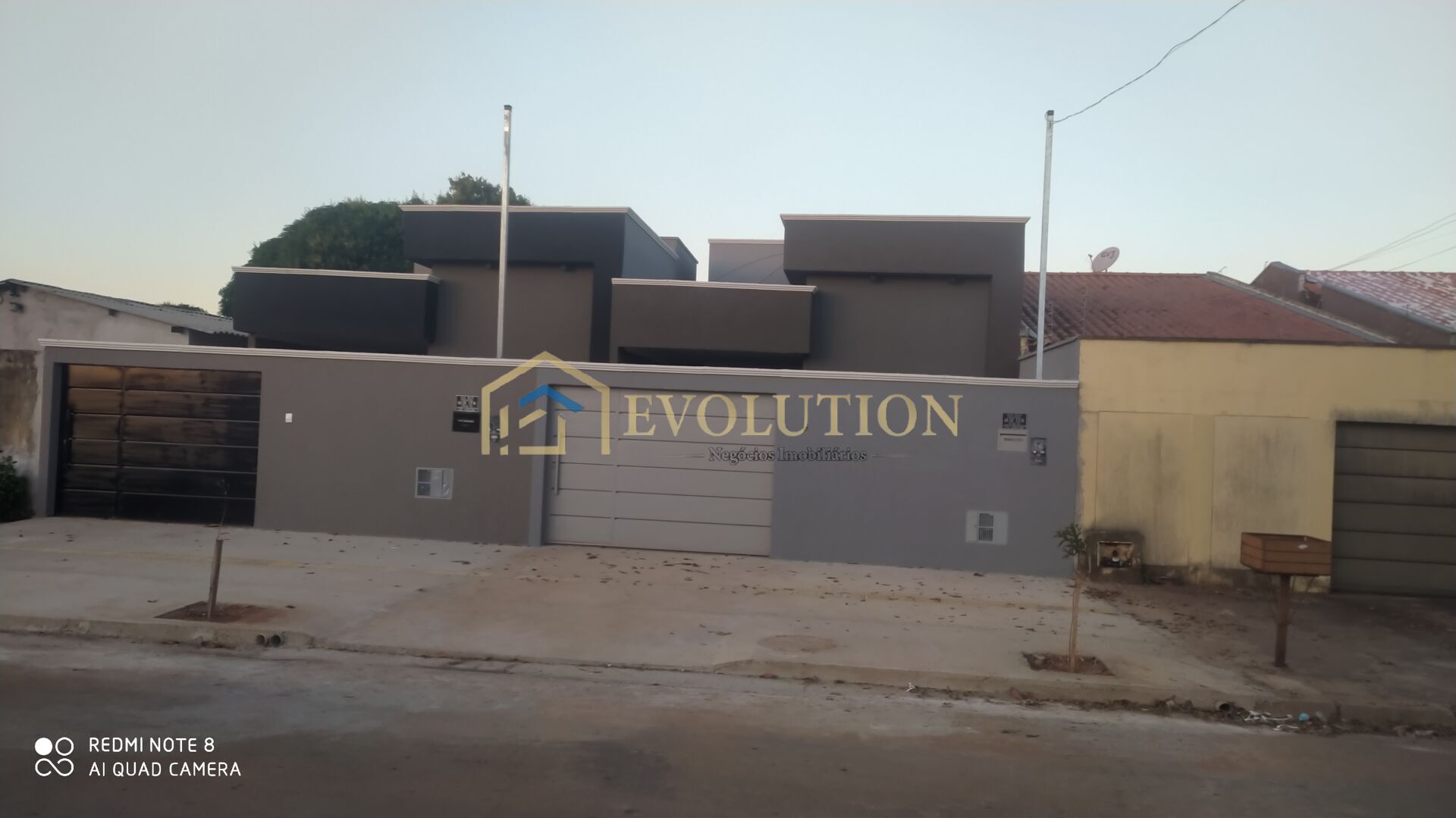 Casa à venda com 3 quartos, 115m² - Foto 1