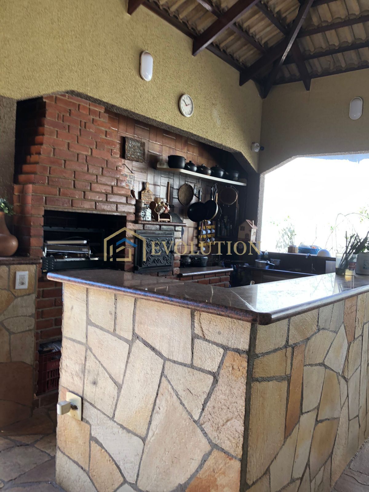 Casa à venda com 3 quartos, 186m² - Foto 1
