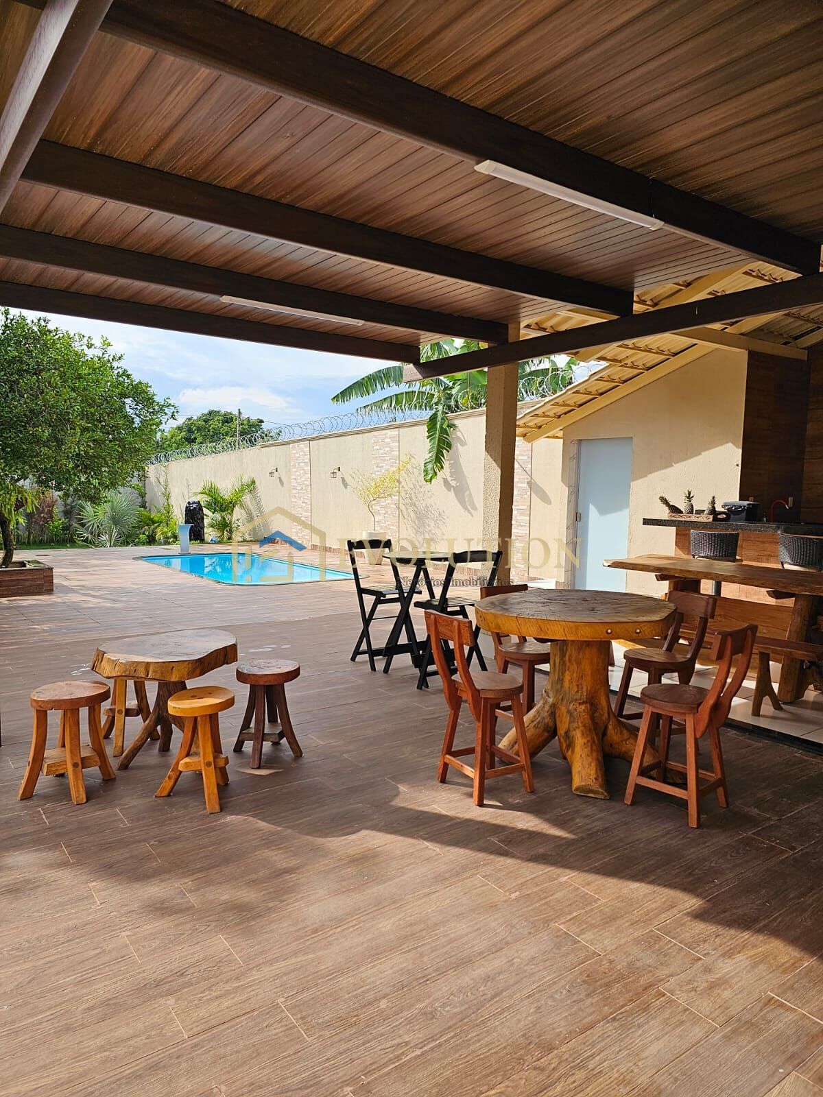 Chácara à venda com 4 quartos, 1300m² - Foto 1