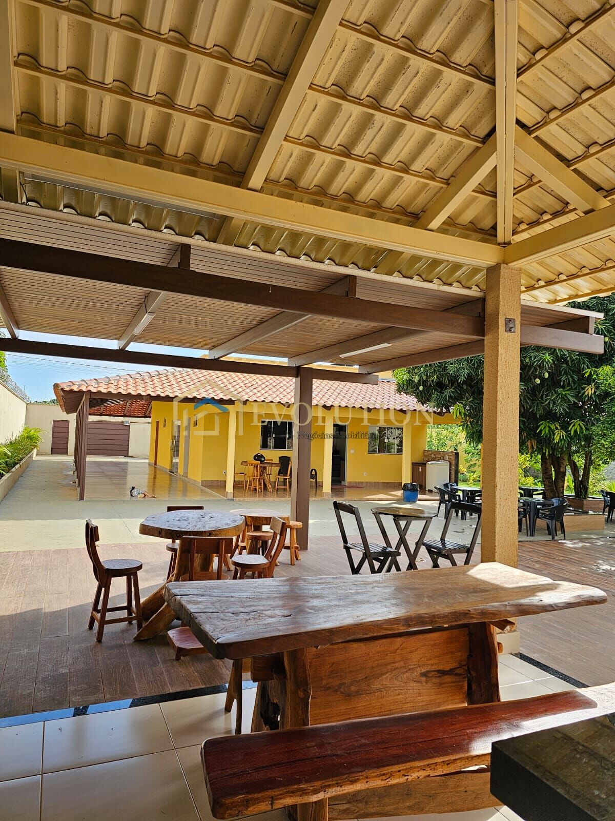 Chácara à venda com 4 quartos, 1300m² - Foto 4