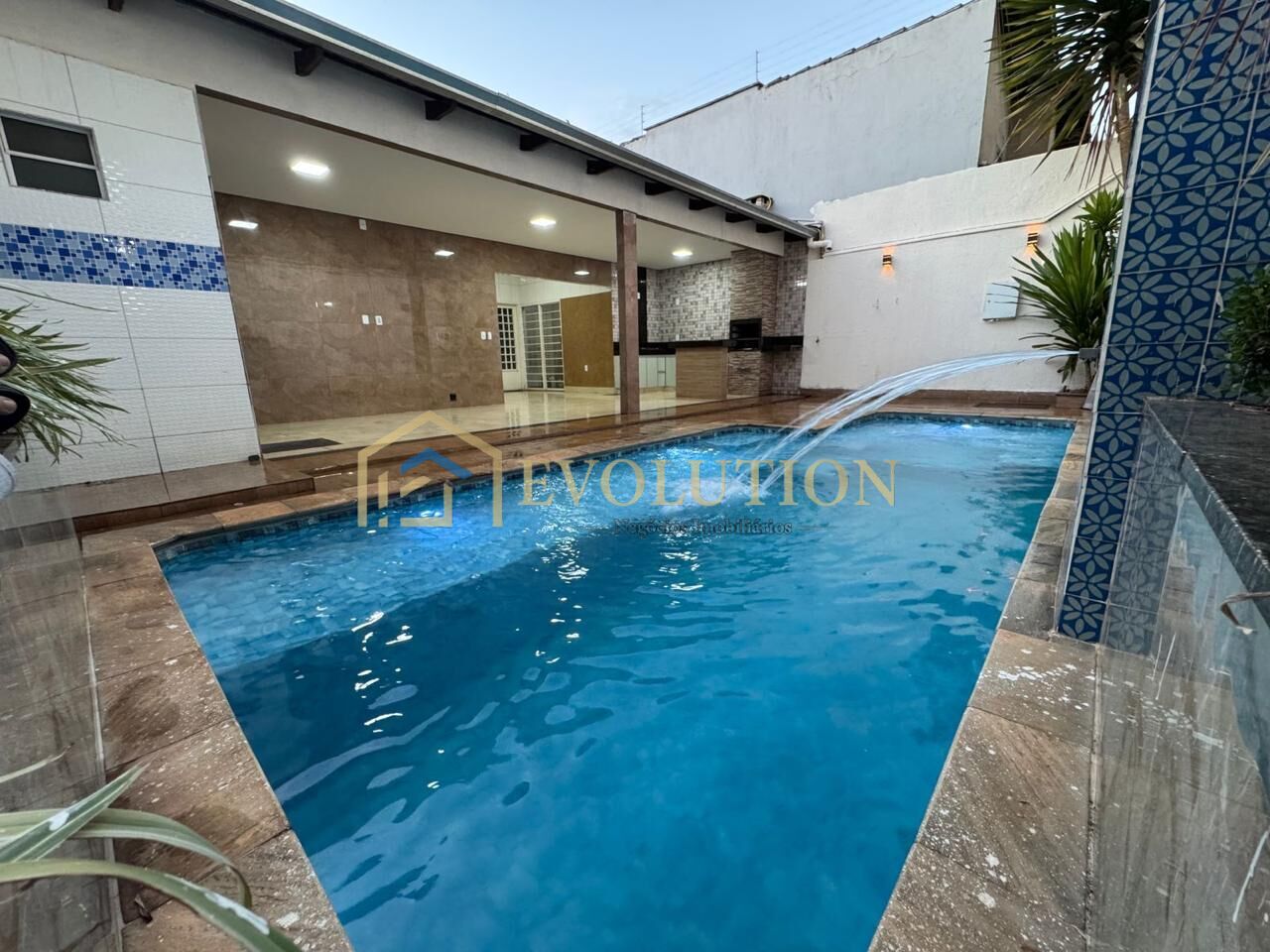 Casa, 3 quartos, 270 m² - Foto 1