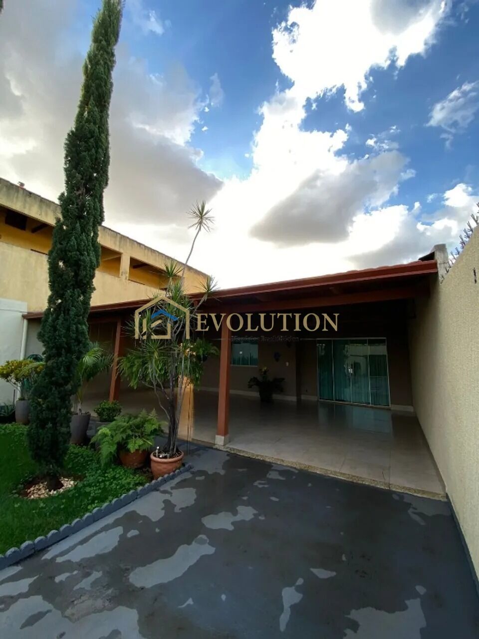 Casa à venda com 2 quartos, 230m² - Foto 2