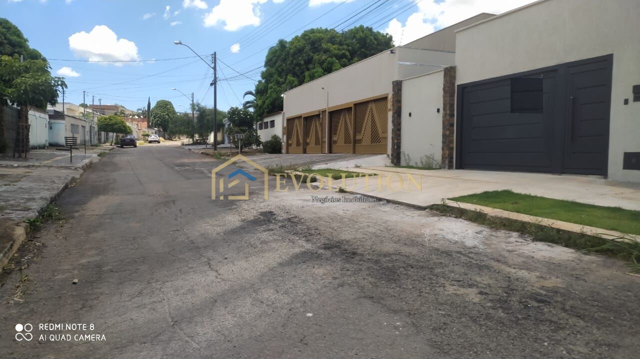 Casa à venda com 3 quartos, 226m² - Foto 2