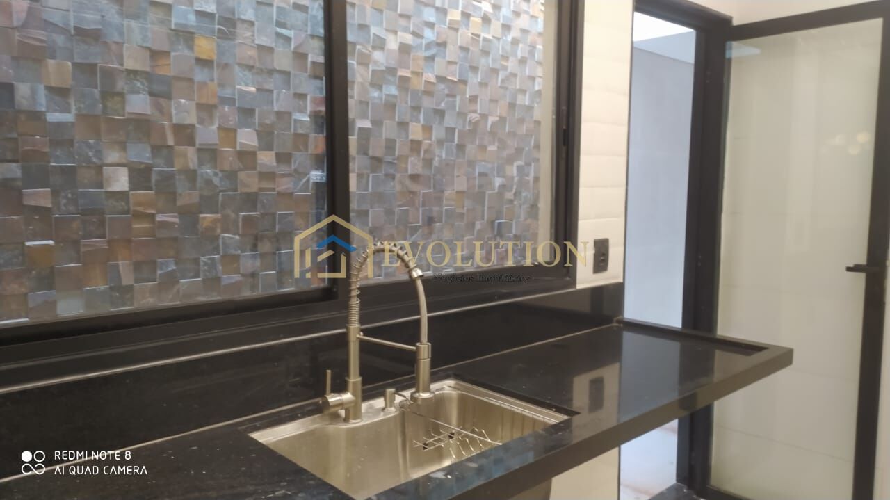 Casa à venda com 3 quartos, 226m² - Foto 3