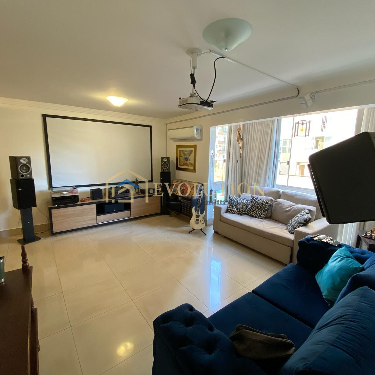 Apartamento à venda com 3 quartos, 133m² - Foto 1