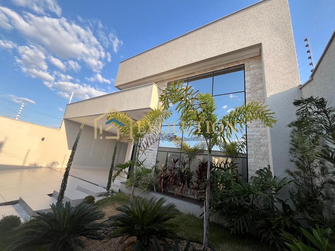 Casa à venda com 3 quartos, 186m² - Foto 1