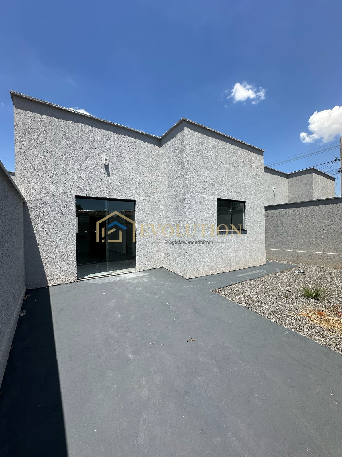 Casa à venda com 2 quartos, 60m² - Foto 2