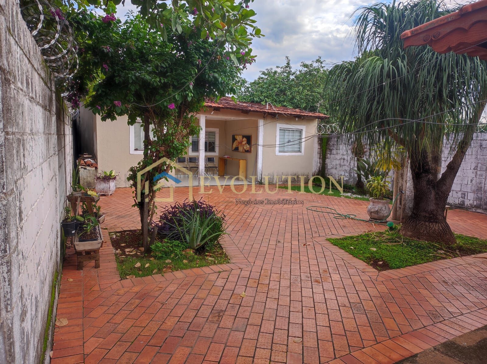 Casa à venda com 4 quartos, 200m² - Foto 1