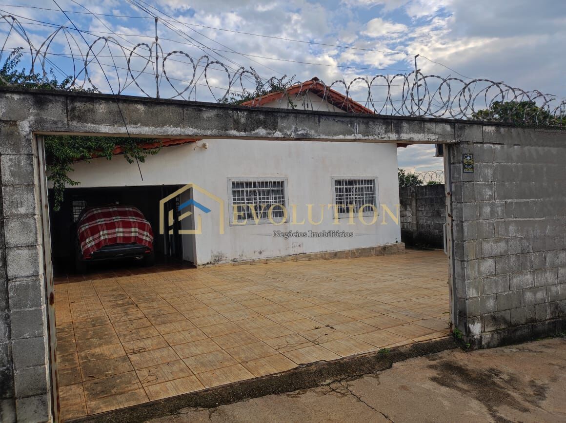 Casa à venda com 4 quartos, 200m² - Foto 3