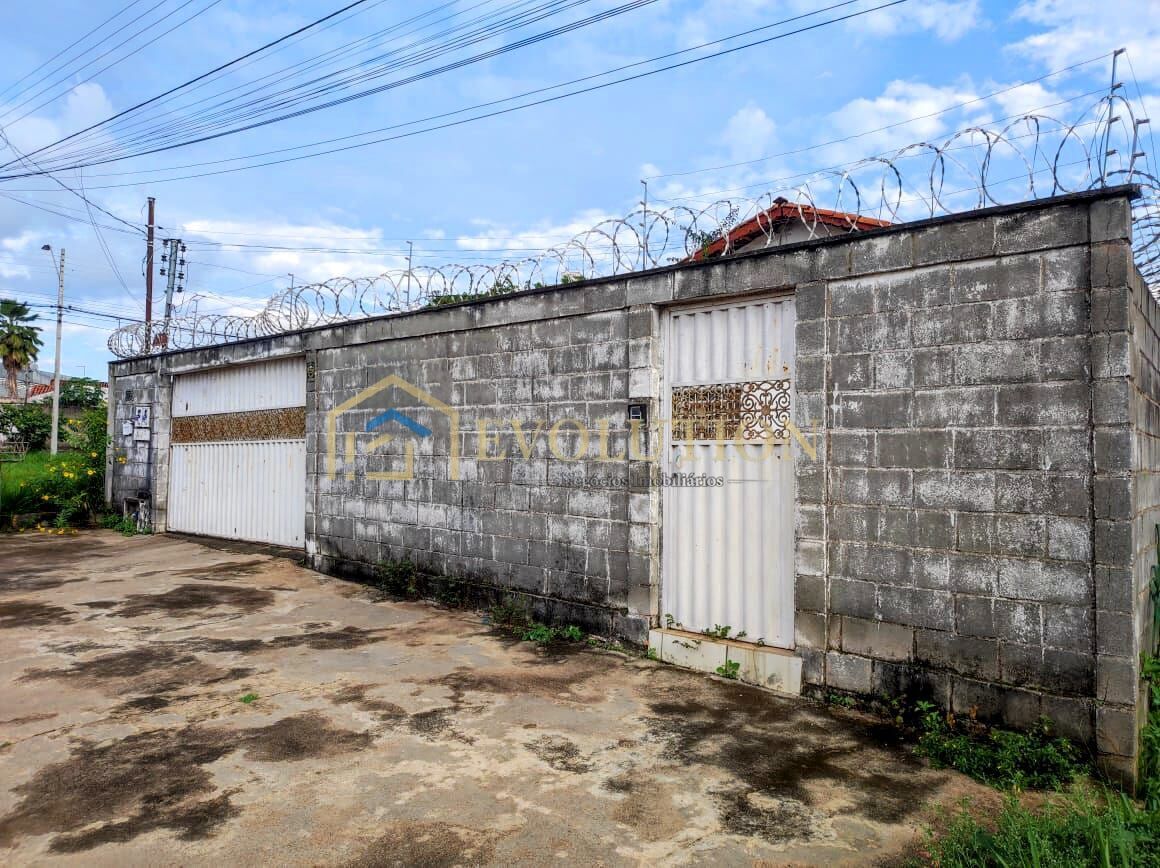 Casa à venda com 4 quartos, 200m² - Foto 4