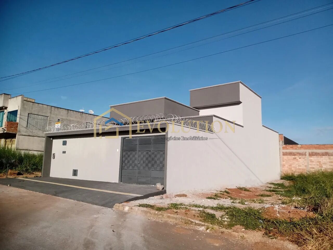 Casa à venda com 3 quartos, 144m² - Foto 2